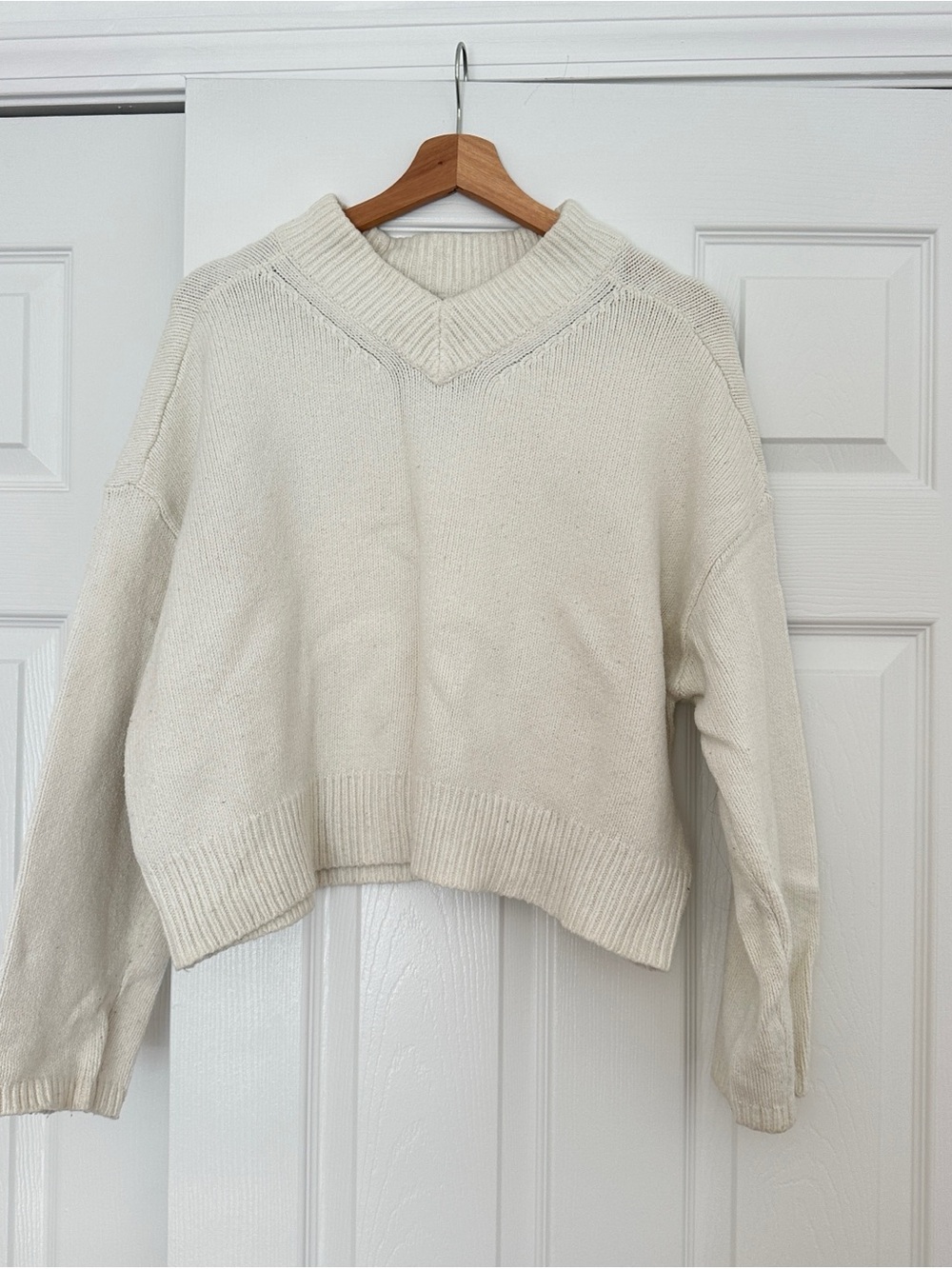 GAP Cream V-Neck Knit Sweater